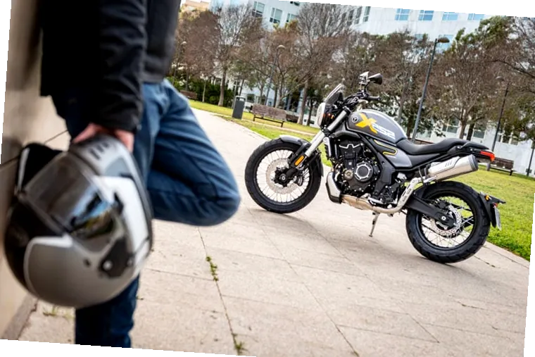 VOGE 525 ACX en la CIUDAD: 7 Claves para Dominar la Jungla de Asfalto con Estilo Scrambler