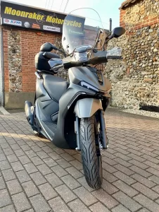 VOGE SR16: Top 5 Accesorios IMPRESCINDIBLES para tu Scooter Urbano (Practicidad y Estilo)